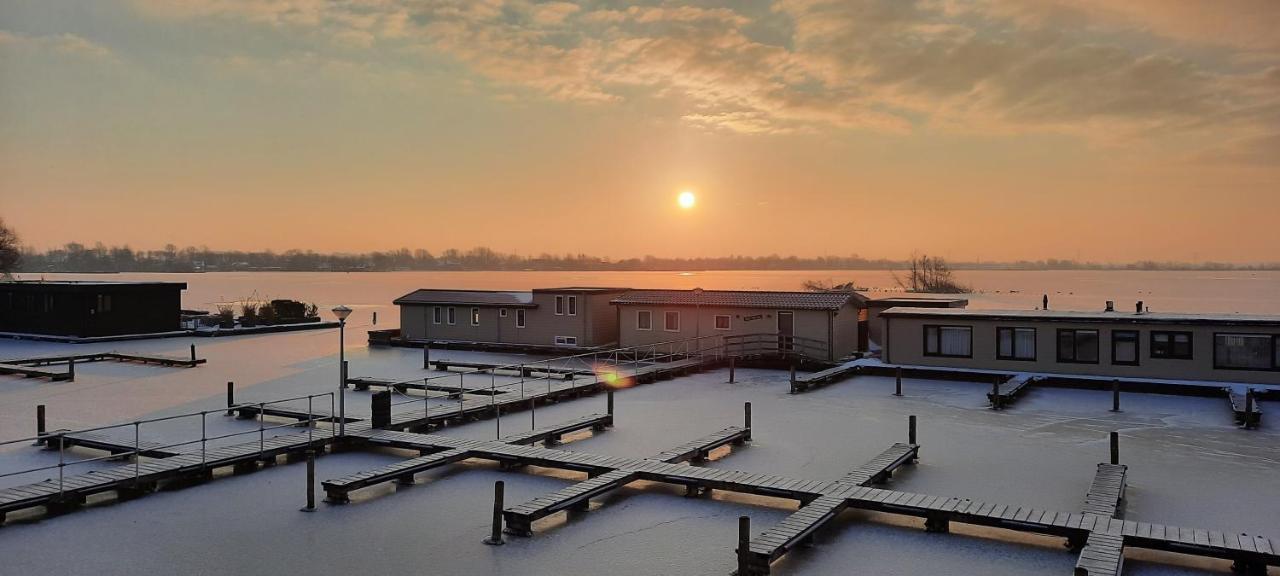 Visserslust - Woonboten & Appartementen Vinkeveen Kültér fotó